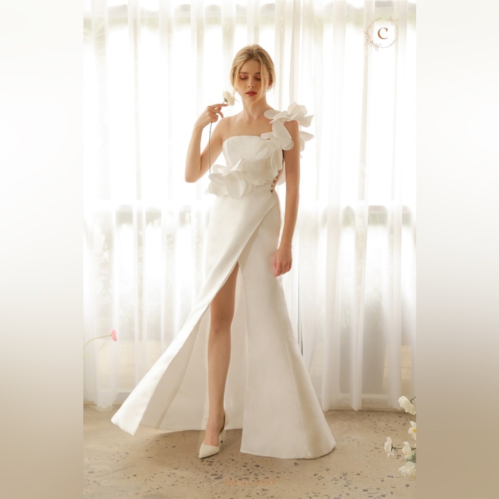 Gorgeous Wedding Dress size 6 New